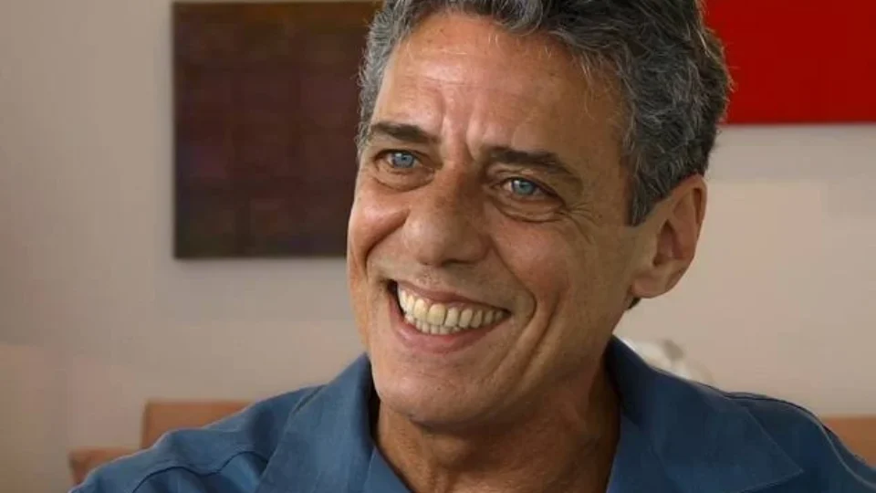 Justiça manda Ratinho e Pilhado se retratarem por falas sobre Chico Buarque e Lei Rouanet