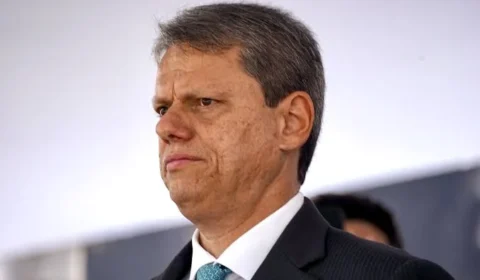 Tarcísio de Freitas é reeleito governador de São Paulo no primeiro turno
