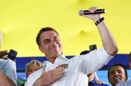 Flávio diz que, se eleito, usará início do governo para tentar acabar com reeleição