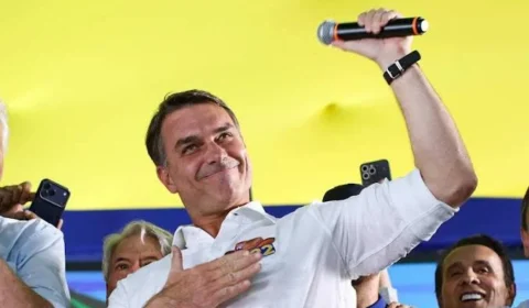 Flávio diz que, se eleito, usará início do governo para tentar acabar com reeleição