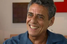 Mãe descobre que filho jogava bola com Chico Buarque: ‘Não acreditei’