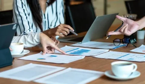 Vai trabalhar no feriado de 12 de outubro? Veja se tem direito a pagamento em dobro ou folga