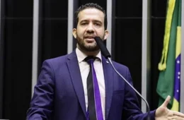 Janones reage à nova suspensão do “Exército do Lula” e promete recorrer: “Vamos reverter”