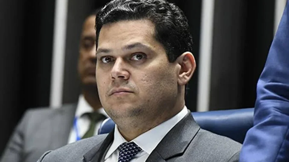 Alcolumbre celebra fim da escala 6×1: “Mais tempo para estar com a família, cuidar da saúde e descansar”