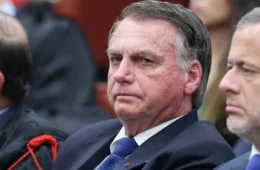 Jair Bolsonaro fica abalado com derrota de Flávio e teme prisão do filho
