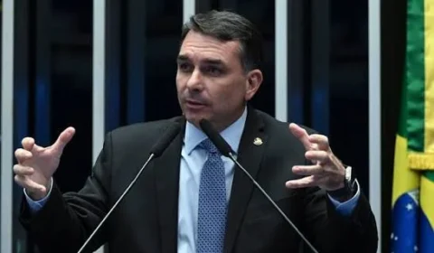 Aliado de Trump afirma que Flávio Bolsonaro já estava nos EUA desde terça-feira