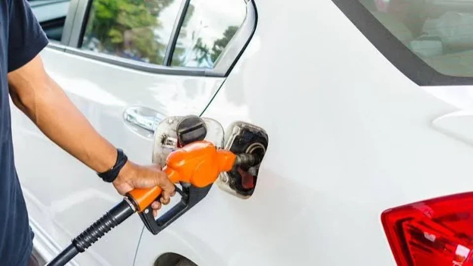 Estados aprovam aumento do ICMS sobre gasolina, diesel e gás de cozinha para 2027