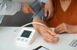 AVC matou quase 90 mil brasileiros em 2025; veja os sinais que exigem socorro imediato