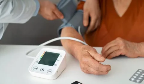 AVC matou quase 90 mil brasileiros em 2025; veja os sinais que exigem socorro imediato