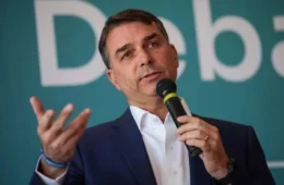 TSE apura falha em propaganda de Flávio Bolsonaro que foi ao ar sem som na TV