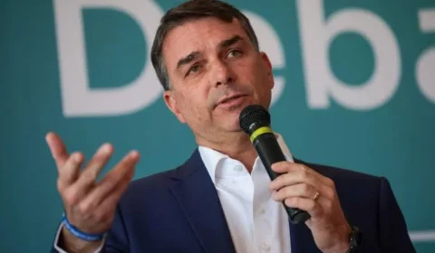 TSE apura falha em propaganda de Flávio Bolsonaro que foi ao ar sem som na TV