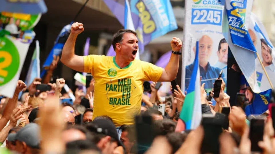 Se Flávio Bolsonaro vencer, direita governará dois terços da América do Sul