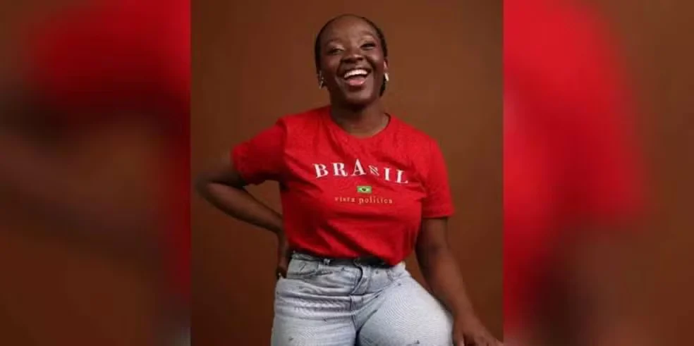 Ao comentar a sequência dos acontecimentos, Ana Elisa fez referência aos 21 anos da ditadura militar brasileira e classificou Flávio Bolsonaro como fascista.