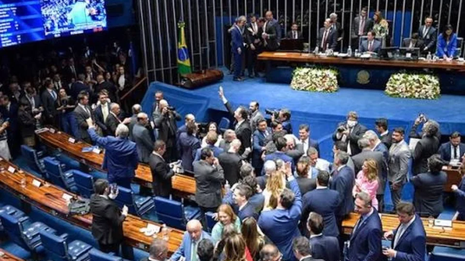O que acontece se a 6×1 for aprovada hoje pelo Senado?