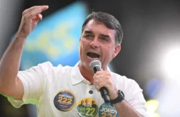 AGORA: Flávio confirma presença no debate da Band