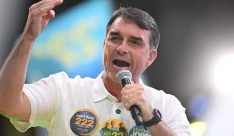 AGORA: Flávio confirma presença no debate da Band