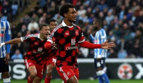Fulham vence Coventry City por 1 a 0 com gol de Oscar Bobb na Premier League 2026