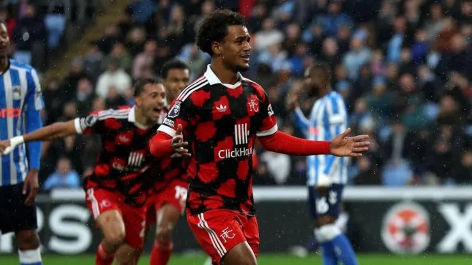 Fulham vence Coventry City por 1 a 0 com gol de Oscar Bobb na Premier League 2026
