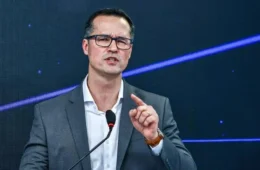 Flávio Bolsonaro escala Deltan Dallagnol para analisar sigilos de Lula no TSE