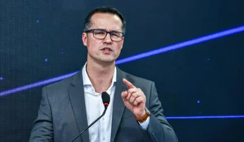 Flávio Bolsonaro escala Deltan Dallagnol para analisar sigilos de Lula no TSE