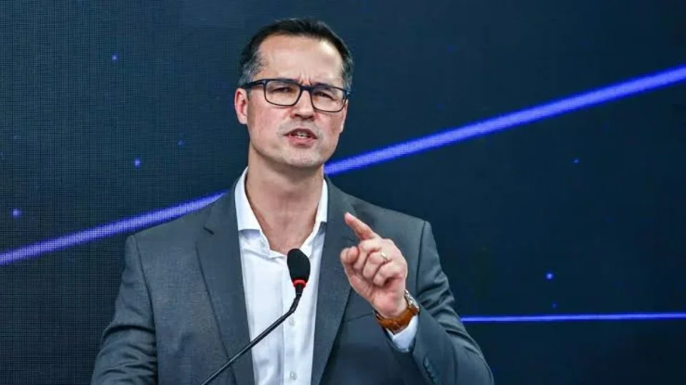 Flávio Bolsonaro escala Deltan Dallagnol para analisar sigilos de Lula no TSE