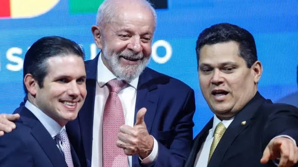 Lula é reeleito, mas terá de negociar com Congresso de oposição fortalecida