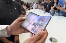 Teste revela desgaste na tela do iPhone Duo após 3 mil dobras e expõe mecanismo