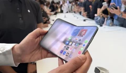 Teste revela desgaste na tela do iPhone Duo após 3 mil dobras e expõe mecanismo