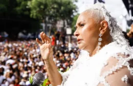 Fafá de Belém no Círio de Nazaré Diz  “Que Nossa Senhora nunca seja afastada de nós nem por decreto”