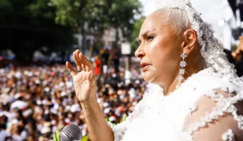 Fafá de Belém no Círio de Nazaré Diz  “Que Nossa Senhora nunca seja afastada de nós nem por decreto”