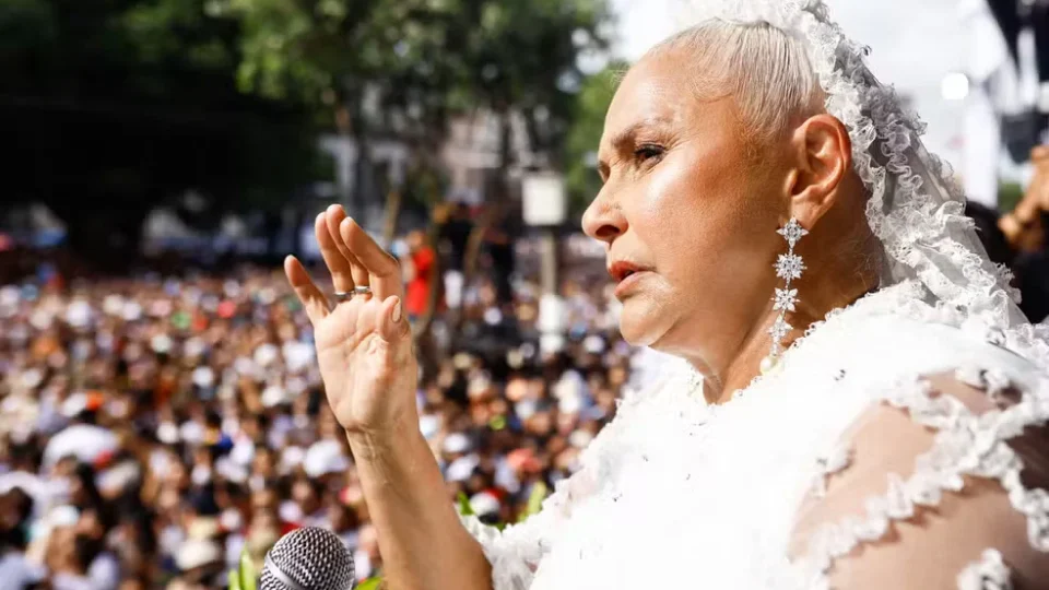 Fafá de Belém no Círio de Nazaré Diz  “Que Nossa Senhora nunca seja afastada de nós nem por decreto”