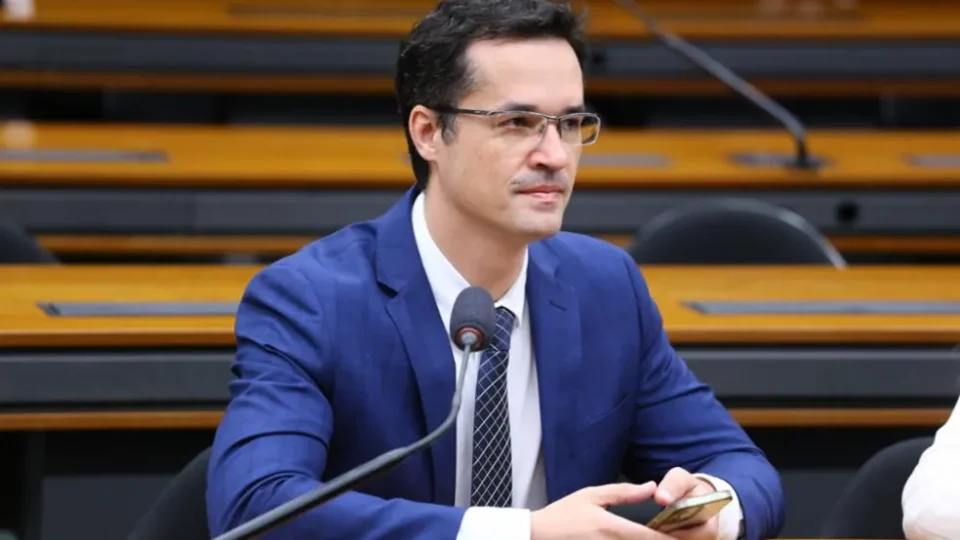 PT mira mandato de Deltan Dallagnol após eleição ao Senado e provoca reação do ex-procurador