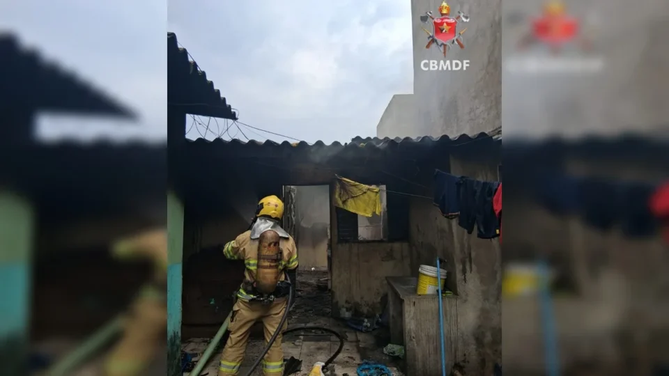 Incêndio destrói casa de casal com cinco filhos em Santa Maria, no DF