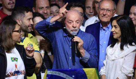 Reeleição de Lula: dólar dispara a R$ 5,60 e Bolsa despenca; o que acontece com a economia?