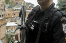 “Não temos saída”: moradores denunciam internet controlada pelo tráfico no Rio