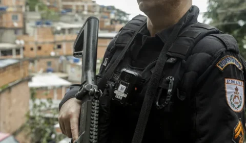 “Não temos saída”: moradores denunciam internet controlada pelo tráfico no Rio