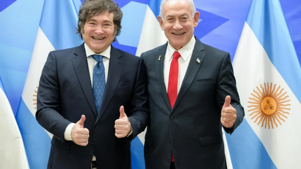 Milei e Netanyahu parabenizam Flávio por desempenho em primeiro turno