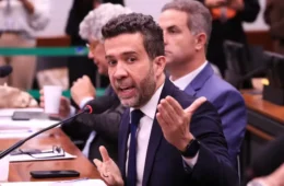 André Janones é internado na UTI após arritmia cardíaca depois de debate entre Lula e Flávio