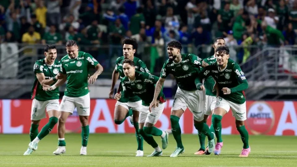 Brasileirão: Palmeiras domina Santos e avança na Copa do Brasil