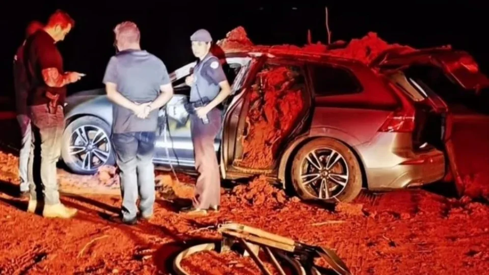 Juiz é encontrado carbonizado dentro de carro no interior de SP e polícia investiga morte suspeita