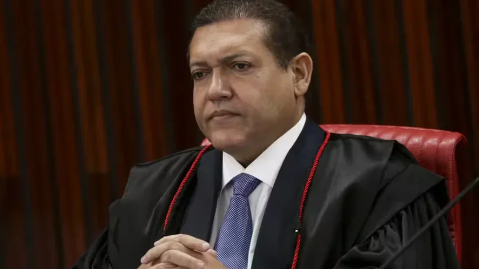 Nunes Marques volta a mandar derrubar canal “Exército do Lula” e impõe condições para reativação
