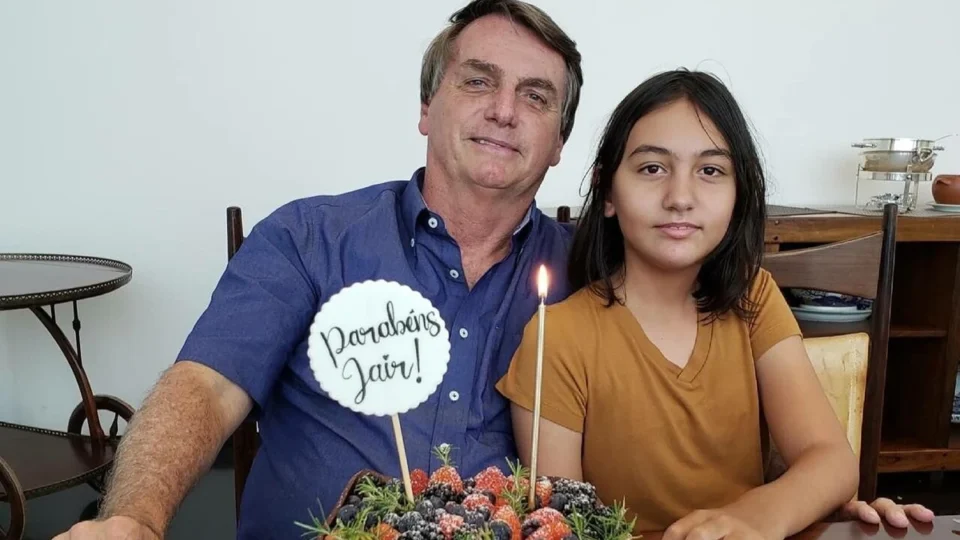 Moraes autoriza Bolsonaro a fazer festa de aniversário da filha em casa