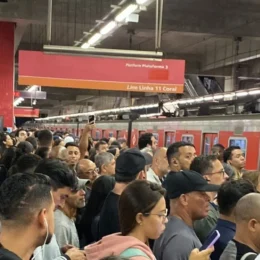 Falha na Linha 11-Coral causa lentidão e lotação em estações de São Paulo nesta sexta (23)