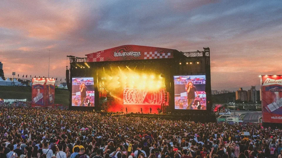 Lollapalooza 2027 anuncia Travis Scott, Charli XCX, The Killers e David Guetta no line-up