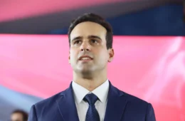 Lucas Ribeiro é reeleito governador da Paraíba no primeiro turno com 64,6% dos votos