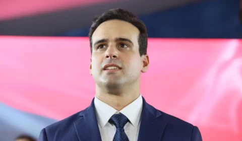 Lucas Ribeiro é reeleito governador da Paraíba no primeiro turno com 64,6% dos votos