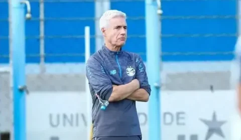 Grêmio deve milhões a Luís Castro e enfrenta crise com Renato sem vencer