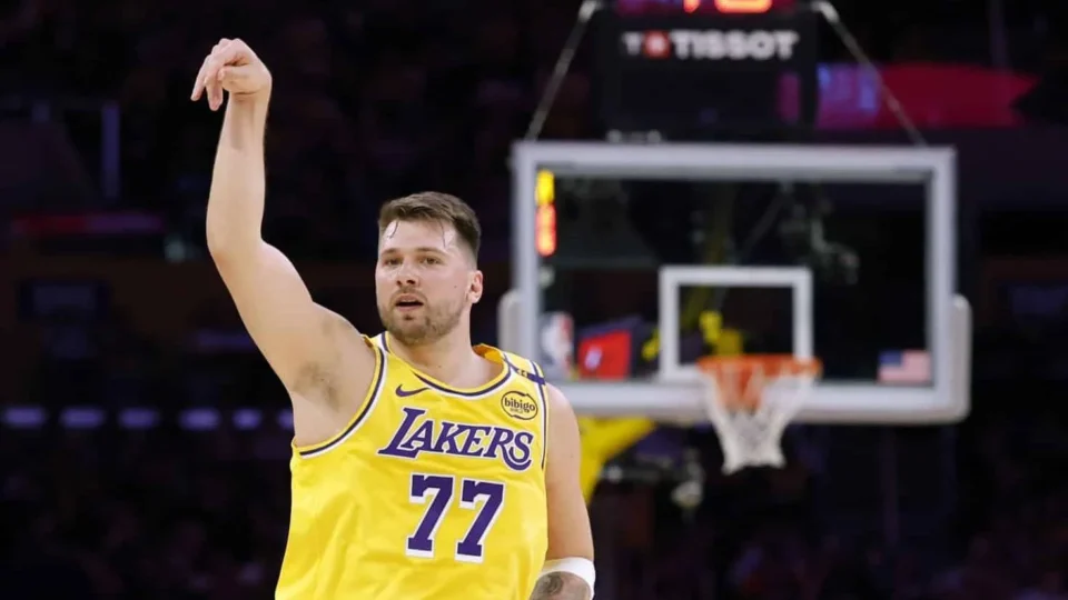 Utah Jazz x Lakers hoje: onde ver, escalações e contexto