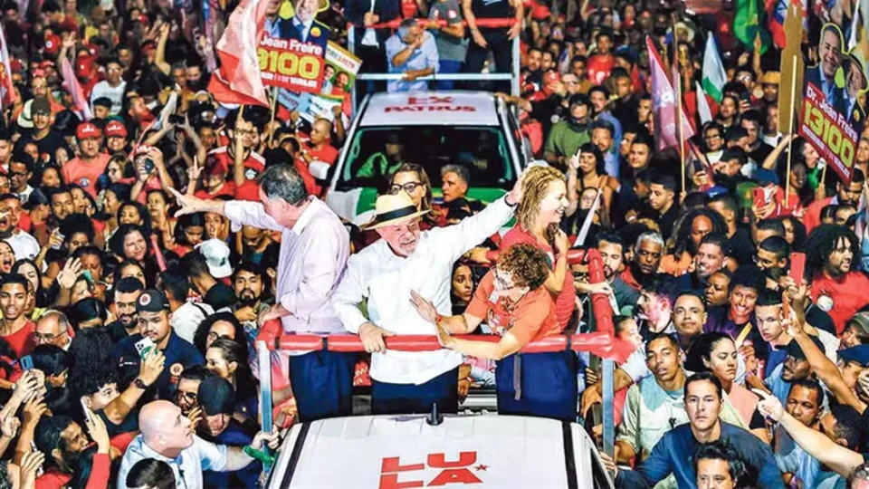 Veja onde Lula e Flávio Bolsonaro venceram em BH