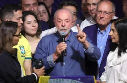 Após reeleição, Lula se reúne com chanceler e assessores internacionais e articula encontros com Congresso